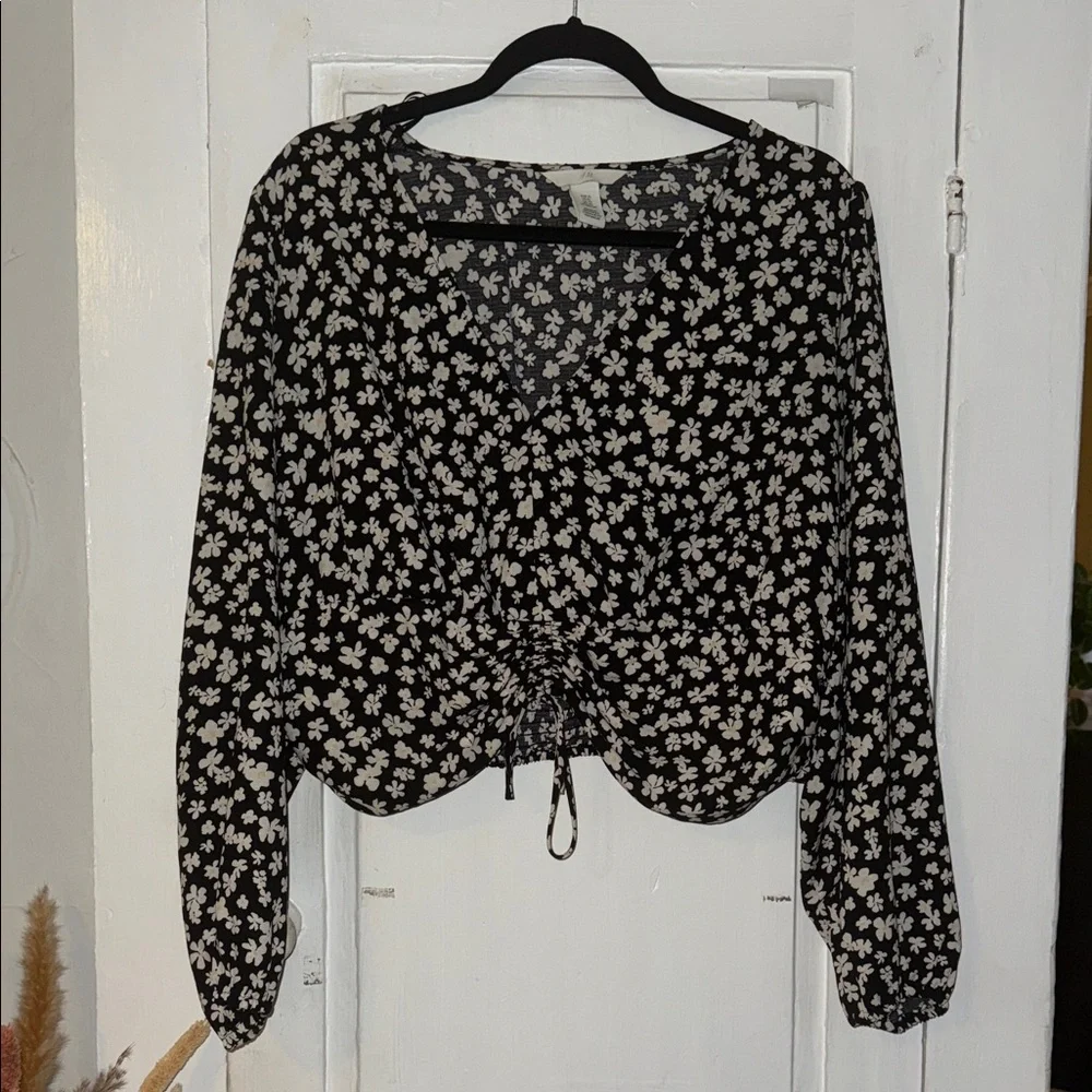 H&M Black and White Floral Blouse - Picture 1 of 6